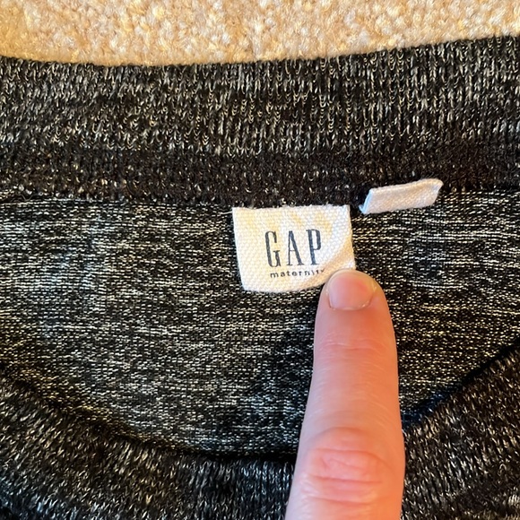 Small gray Gap maternity sweater - Picture 2 of 4